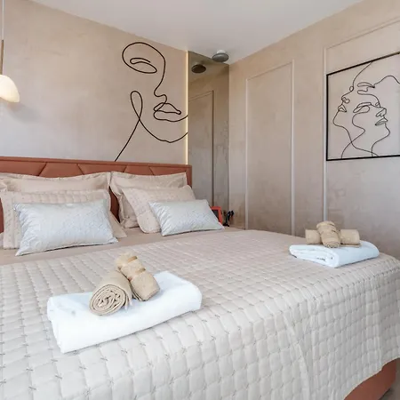 Naaria, Unique View, Infinity Pool And Complete Privacy
