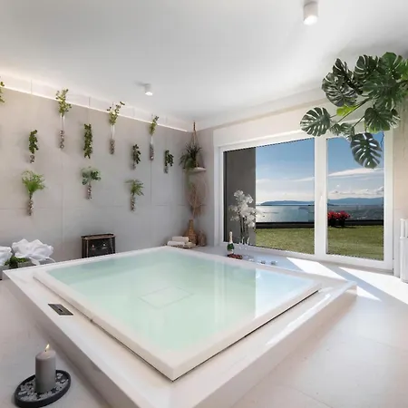 Villa Naaria, Unique View, Infinity Pool And Complete Privacy