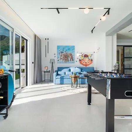 Naaria, Unique View, Infinity Pool And Complete Privacy Villa