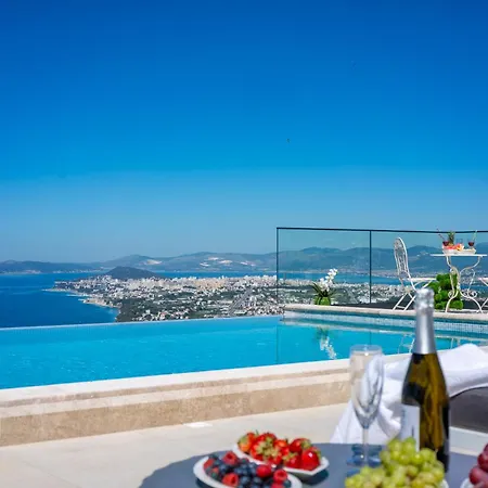 Naaria, Unique View, Infinity Pool And Complete Privacy Villa *