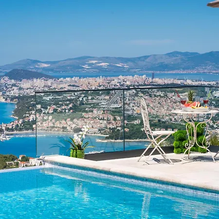 Naaria, Unique View, Infinity Pool And Complete Privacy Podstrana