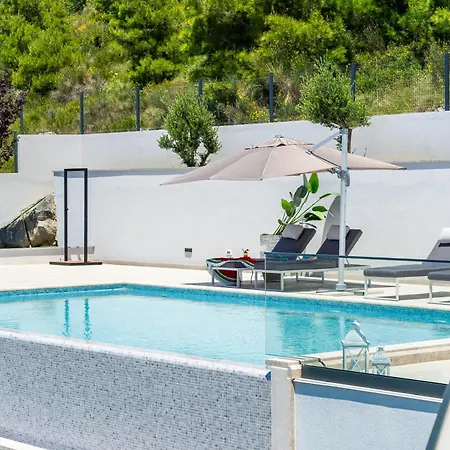 Naaria, Unique View, Infinity Pool And Complete Privacy
