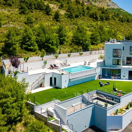 Villa Naaria, Unique View, Infinity Pool And Complete Privacy