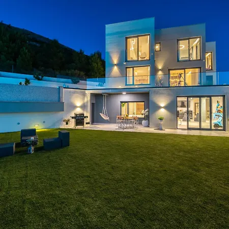 Naaria, Unique View, Infinity Pool And Complete Privacy