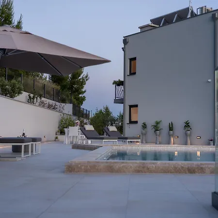 Naaria, Unique View, Infinity Pool And Complete Privacy Podstrana