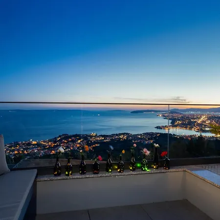 Villa Naaria, Unique View, Infinity Pool And Complete Privacy Podstrana