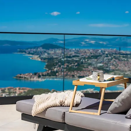 Naaria, Unique View, Infinity Pool And Complete Privacy *