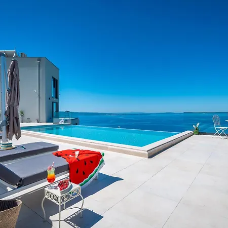 Villa Naaria, Unique View, Infinity Pool And Complete Privacy *