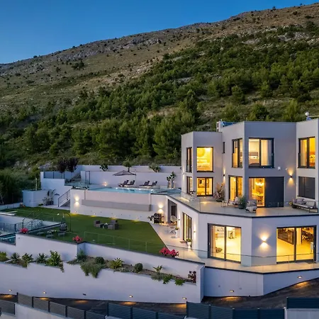 Villa Naaria, Unique View, Infinity Pool And Complete Privacy