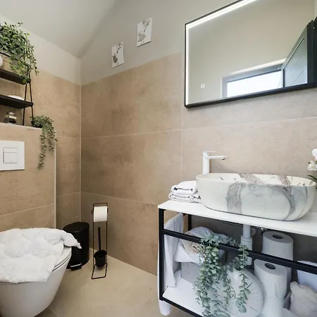Naaria, Unique View, Infinity Pool And Complete Privacy Villa *