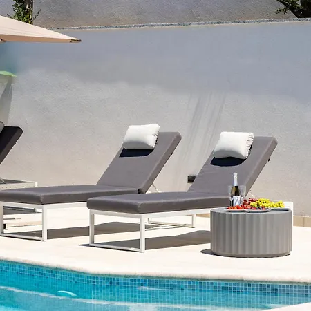 Villa Naaria, Unique View, Infinity Pool And Complete Privacy Podstrana