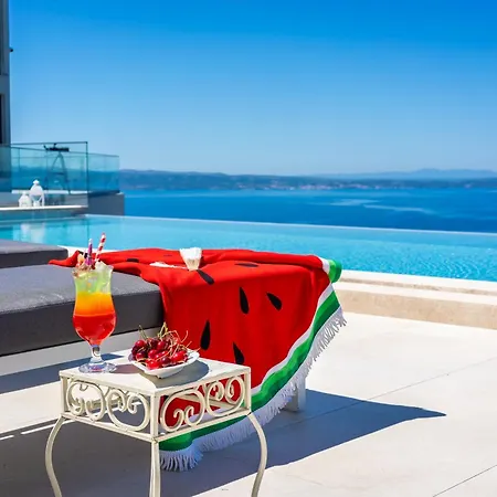 Naaria, Unique View, Infinity Pool And Complete Privacy