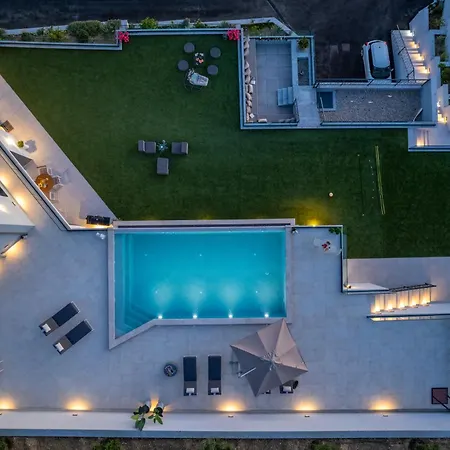 Naaria, Unique View, Infinity Pool And Complete Privacy Villa *
