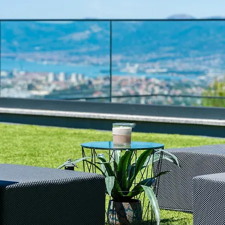 Naaria, Unique View, Infinity Pool And Complete Privacy * Podstrana