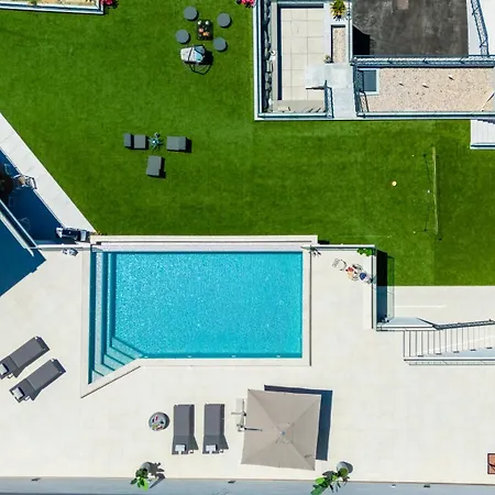 Naaria, Unique View, Infinity Pool And Complete Privacy